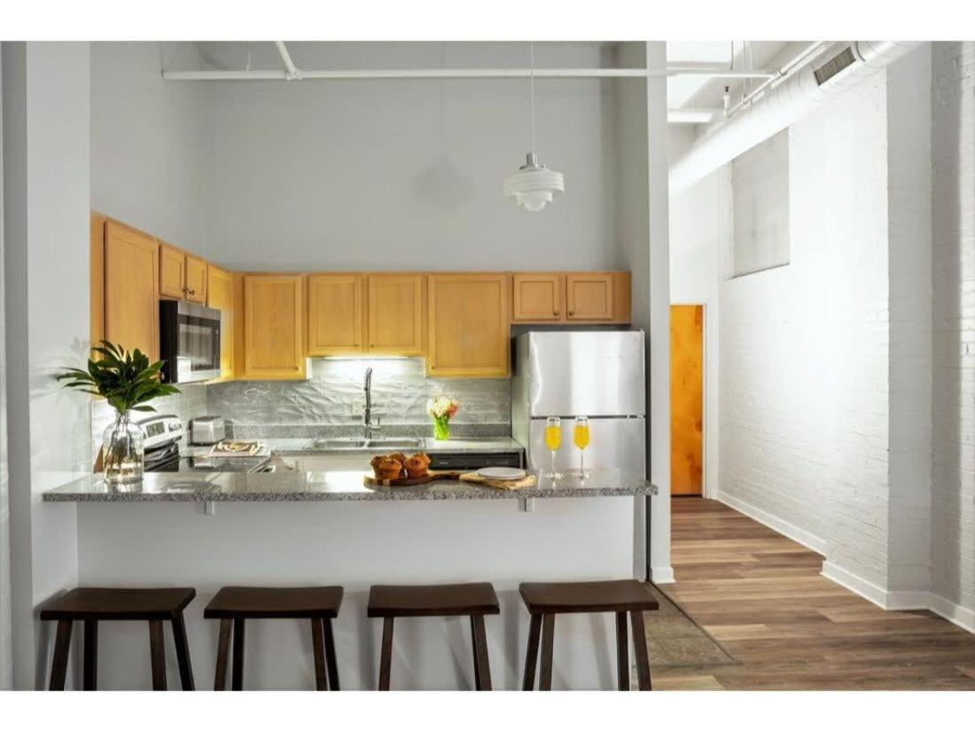 Beautiful 2Br 2Ba In The Block By Cozysuites Индианаполис Екстериор снимка