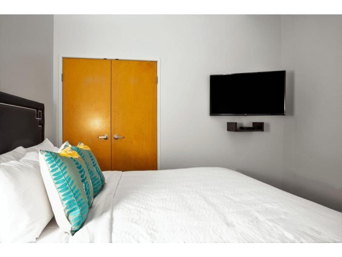 Beautiful 2Br 2Ba In The Block By Cozysuites Индианаполис Екстериор снимка